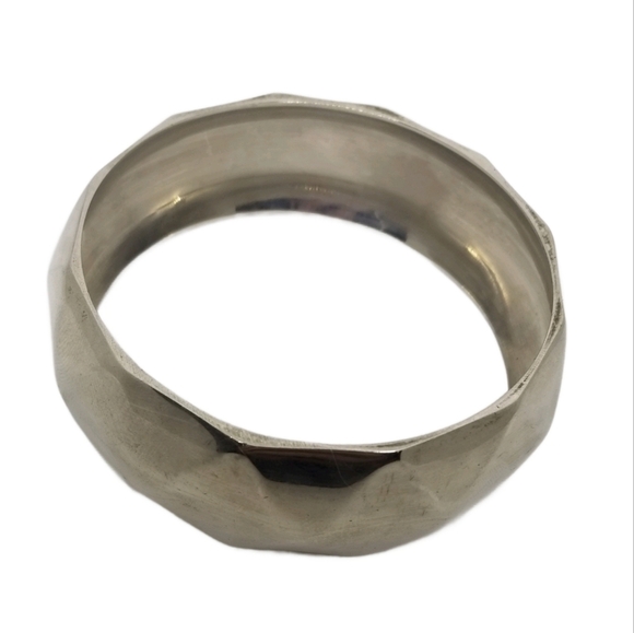 VINTAGE SILVERPLATED DIAMOND PATTERN DESIGN BANGLE BRACELET - Picture 4 of 4